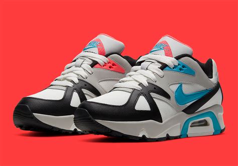 Nike air structure triax